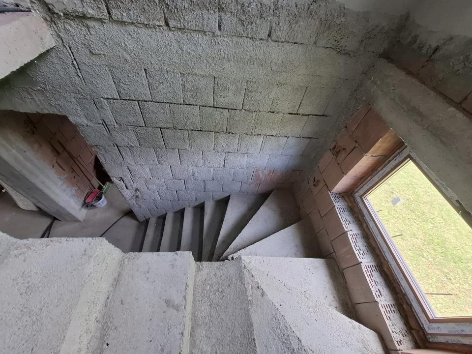 Casă cu 5 camere de vânzare în Central, Pucioasa-Sat – fotografia 9 din 19