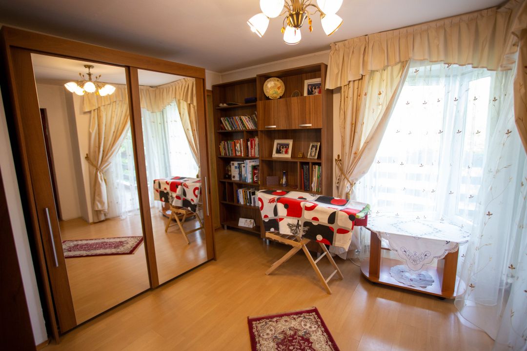 Casă cu 6 camere de vânzare în Comănești – fotografia 49 din 72