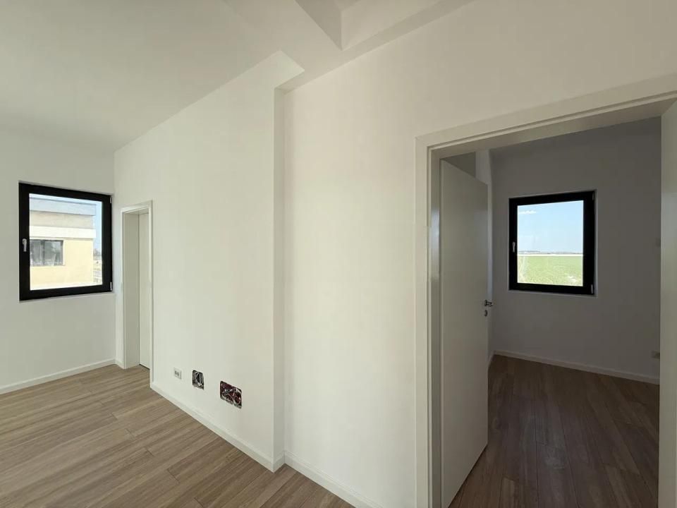 Casă cu 4 camere de vânzare în Tunari – fotografia 10 din 48