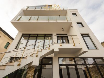 Casă cu 8 camere de vânzare în Ultimul leu, Galați – fotografia 2 din 86