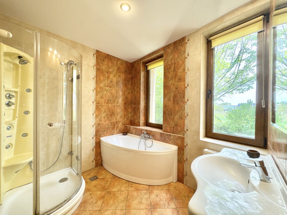 Casă cu 10 camere de vânzare în Central, Frumusani – fotografia 30 din 40