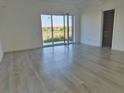 Casă cu 4 camere de vânzare în Central, Tunari – fotografia 4 din 17