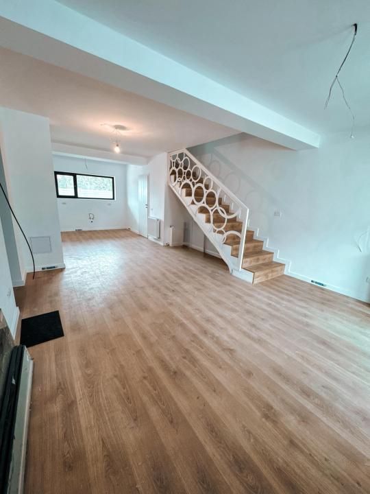 Casă cu 4 camere de vânzare în Central, Tunari – fotografia 3 din 28