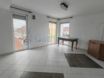 Spațiu comercial cu 8 camere de vânzare în Aleșd – fotografia 5 din 5
