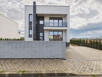 Casă cu 4 camere de vânzare în Est, Sânpetru – fotografia 3 din 28