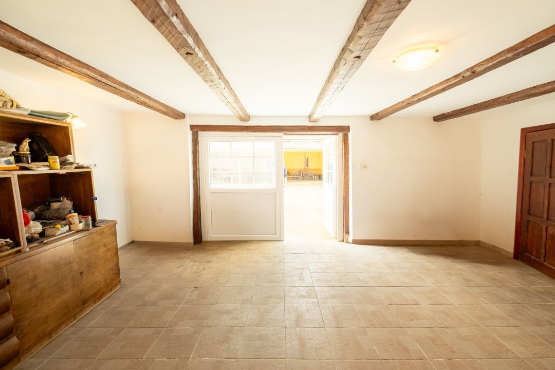 Casă cu 6 camere de vânzare în Jebel – fotografia 19 din 22