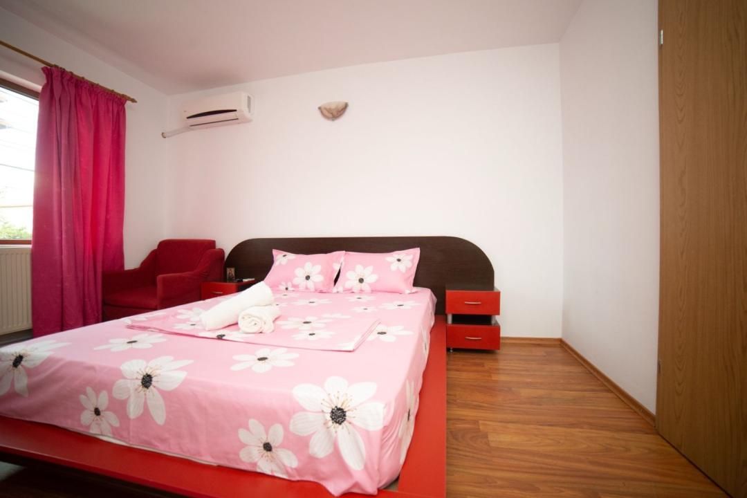 Casă cu 12 camere de vânzare în Central, Mamaia-Sat – fotografia 8 din 20
