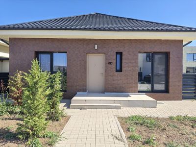 Casă cu 4 camere de vânzare în Exterior Vest, Tunari – fotografia 2 din 7