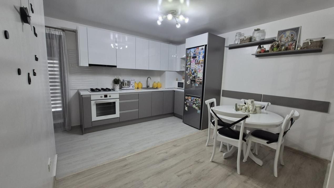 Casă cu 3 camere de vânzare în Central, Geamana – fotografia 2 din 17