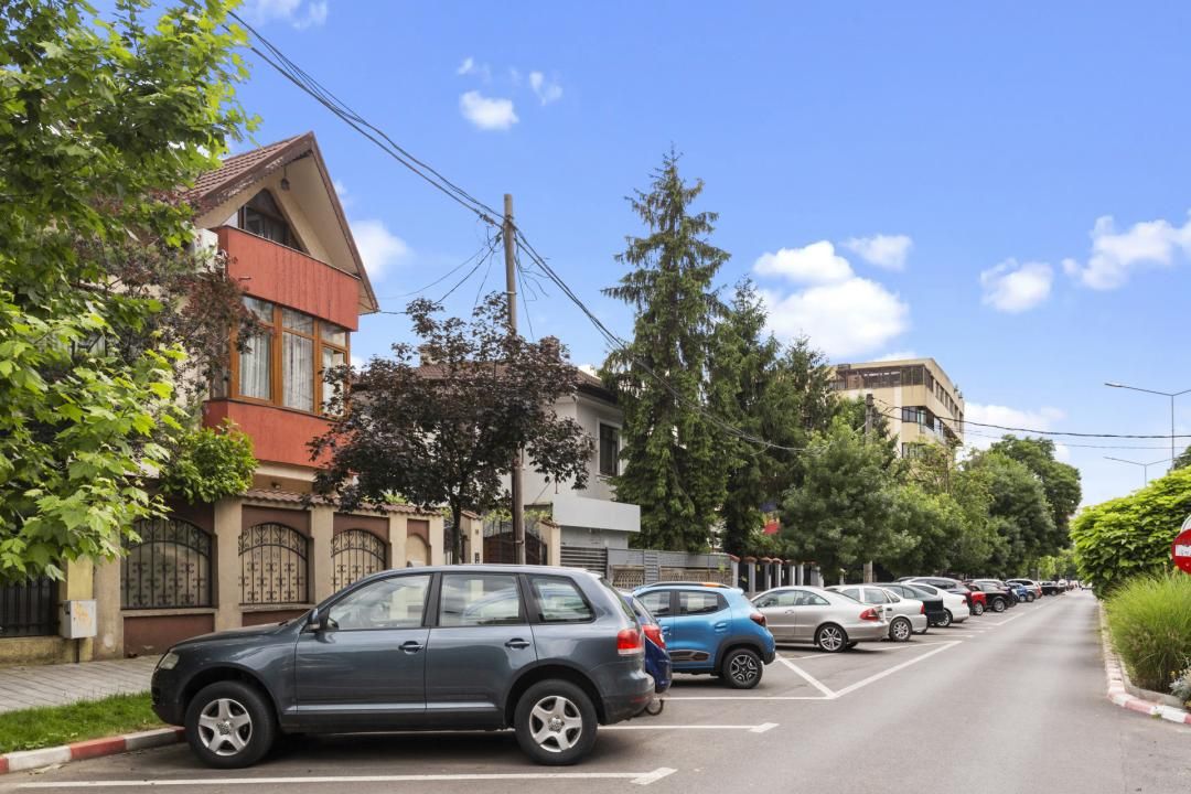 Casă cu 8 camere de vânzare în Vatra Luminoasa, București – fotografia 3 din 38