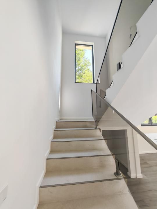 Casă cu 6 camere de vânzare în Tunari – fotografia 14 din 28