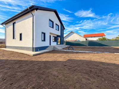 Casă cu 4 camere de vânzare în Valu lui Traian – fotografia 4 din 12