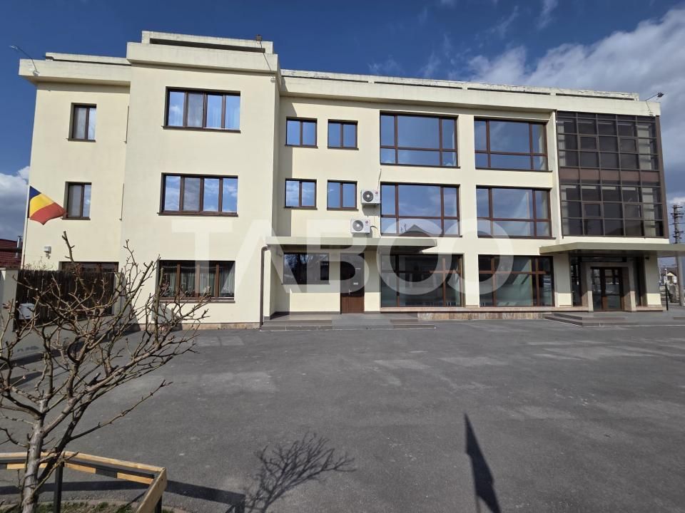 Spațiu de birouri cu 14 camere de vânzare în Făgăraș – fotografia 2 din 15