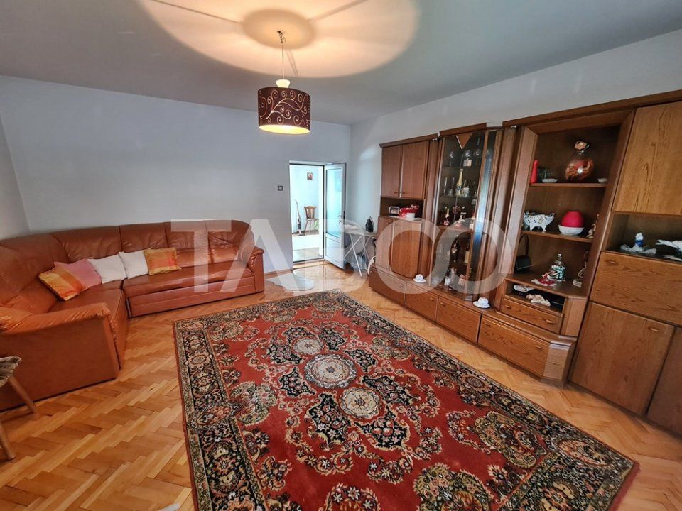 Casă cu 8 camere de vânzare în Sebeș – fotografia 7 din 20