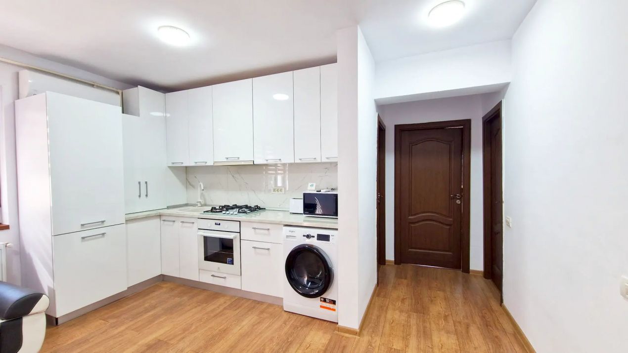 Apartament cu 3 camere de vânzare în Mamaia-Sat – fotografia 3 din 34