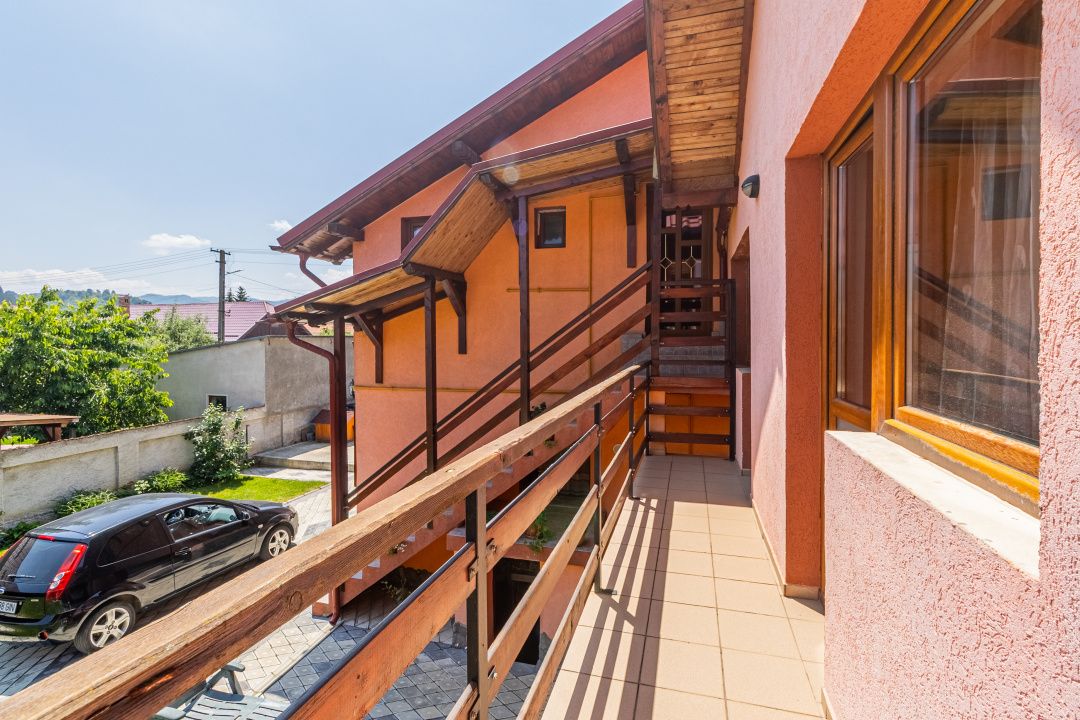 Casă cu 10 camere de vânzare în Râșnov – fotografia 34 din 35