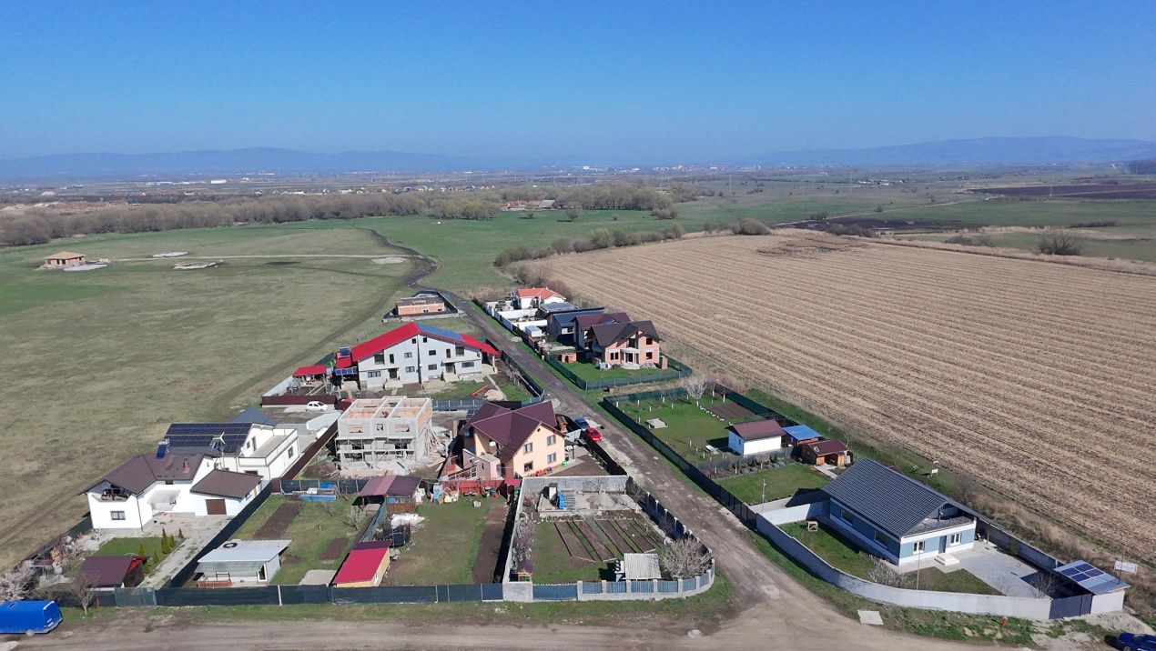 Teren de vânzare în Est, Sânpetru – fotografia 3 din 8