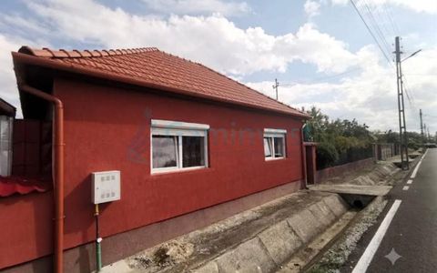 Casă cu 3 camere de vânzare în Central, Tileagd