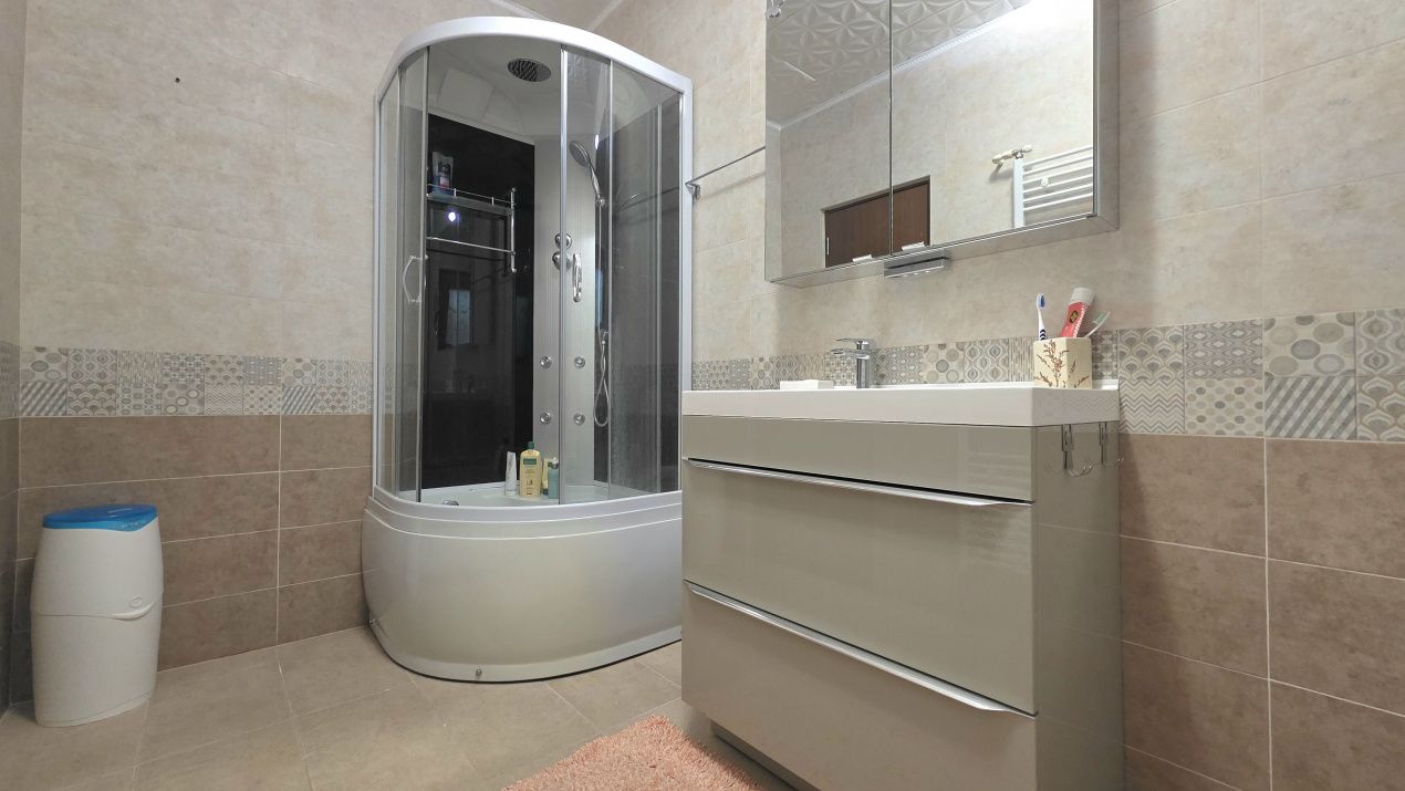 Casă cu 4 camere de vânzare în Lazu – fotografia 25 din 26