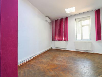 Casă cu 9 camere de închiriat în Tei, București – fotografia 3 din 22