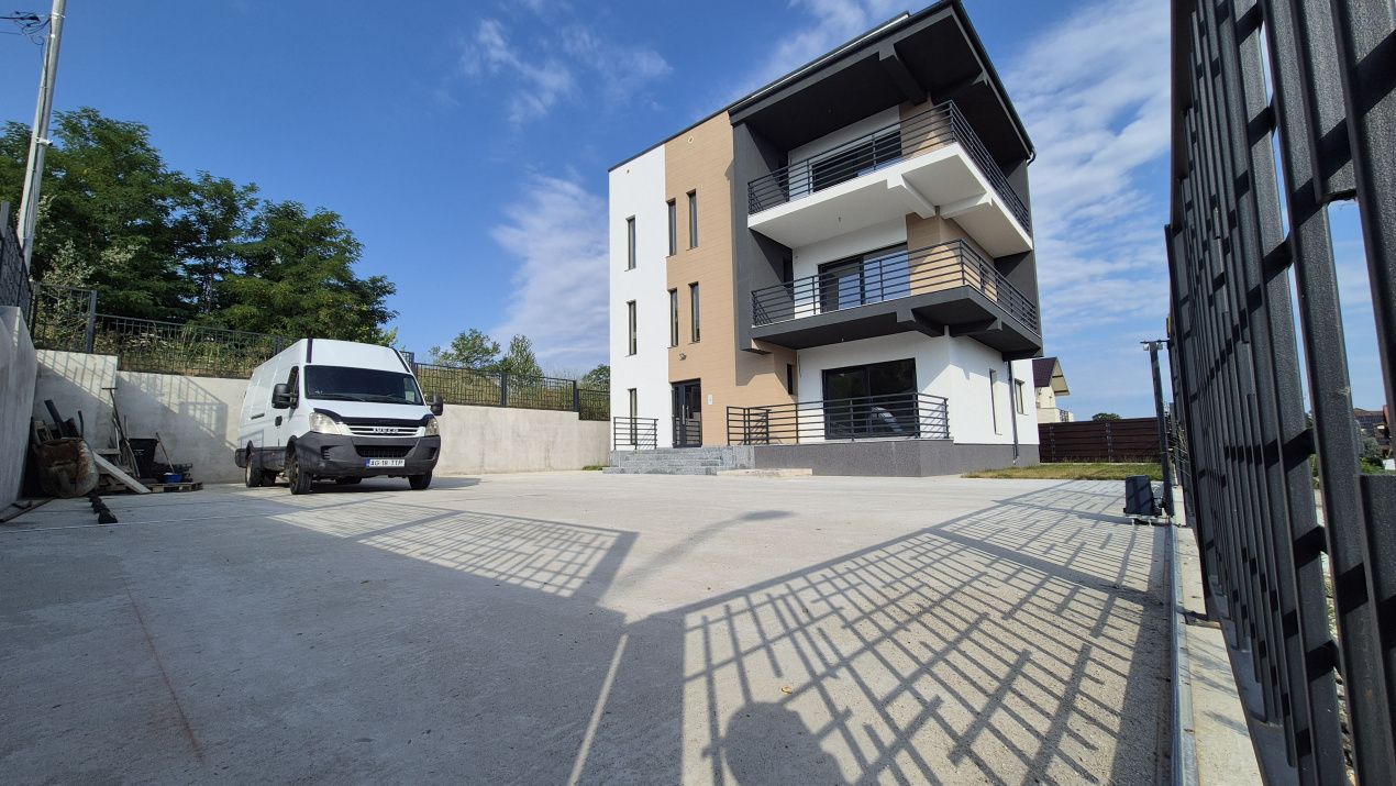 Casă cu 9 camere de vânzare în Gavana, Pitești – fotografia 3 din 4
