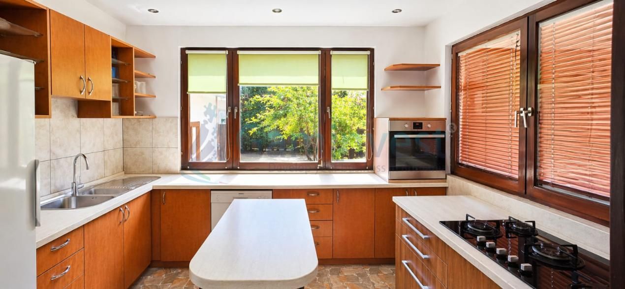 Proprietate cu 10 camere de vânzare în Central, Remetea – fotografia 7 din 24