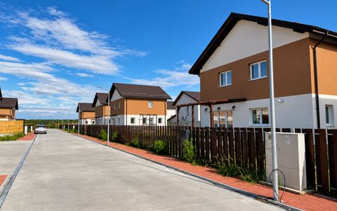 Casă cu 4 camere de vânzare în Exterior Est, Chitila