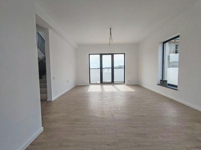 Casă cu 4 camere de vânzare în Otopeni – fotografia 5 din 15