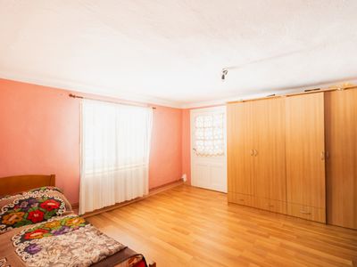 Casă cu 6 camere de vânzare în Jebel – fotografia 3 din 22