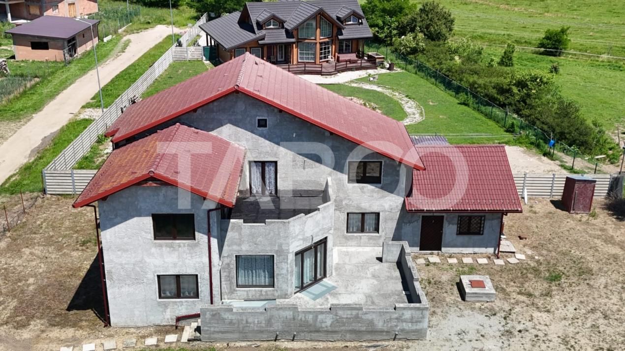 Casă cu 5 camere de vânzare în Sercaia – fotografia 3 din 18