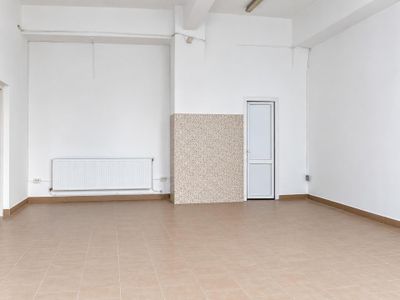 Spațiu comercial cu 5 camere de închiriat în Sud, Bacău – fotografia 4 din 16