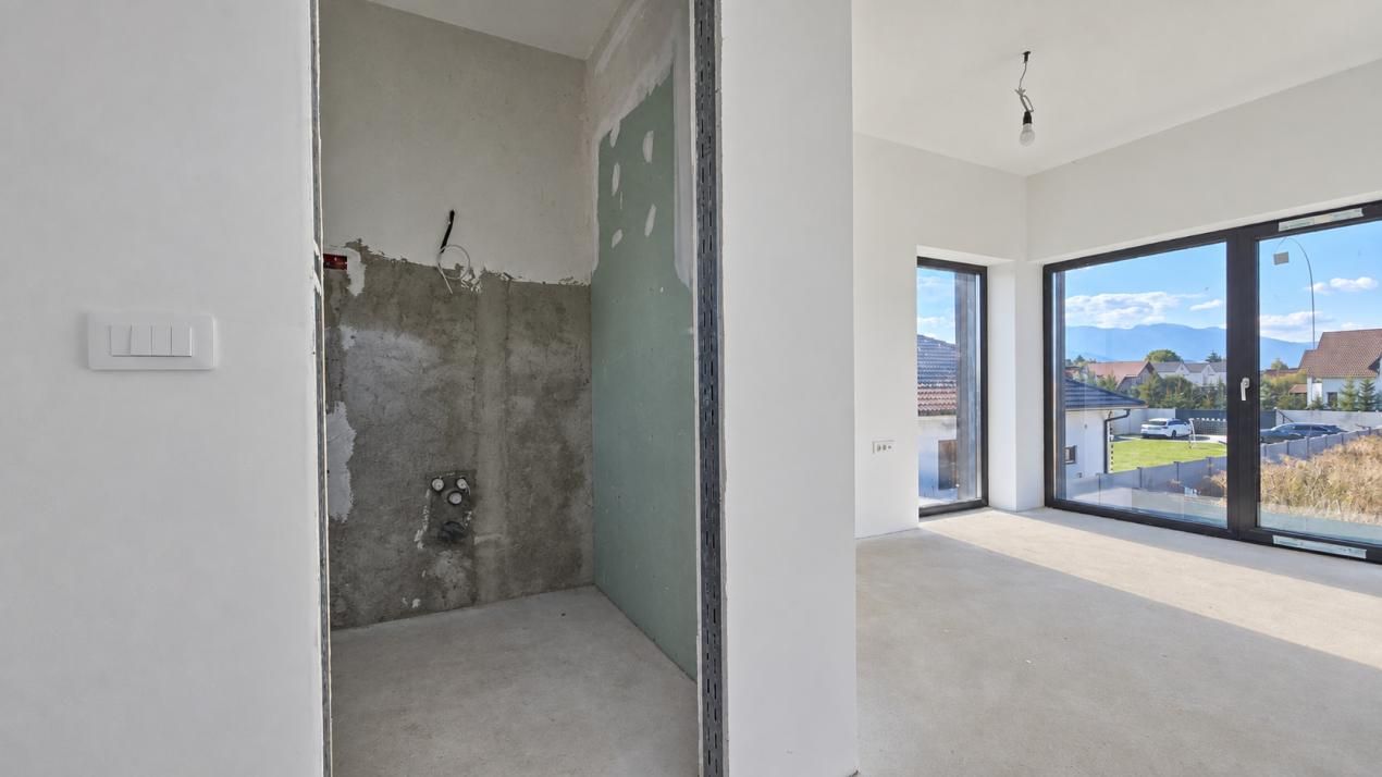 Casă cu 5 camere de vânzare în Central, Cristian – fotografia 23 din 26