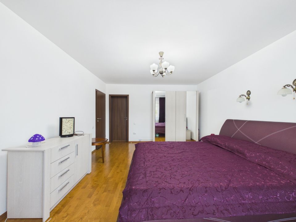 Casă cu 10 camere de vânzare în Tohanu Nou – fotografia 24 din 46