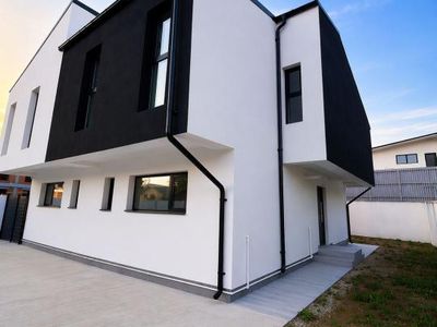 Casă cu 4 camere de vânzare în Central, Tunari – fotografia 4 din 28