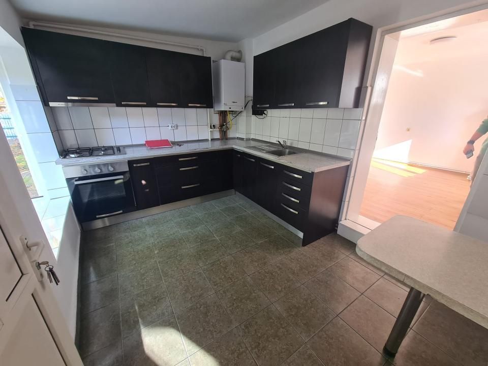 Casă cu 7 camere de vânzare în Sud, Câmpina – fotografia 12 din 24