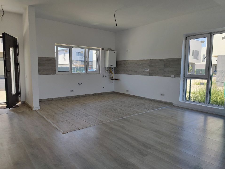 Casă cu 4 camere de vânzare în Central, Tunari – fotografia 16 din 22