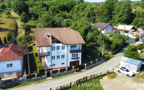 Casă cu 6 camere de vânzare în Central, Pausesti-Maglasi