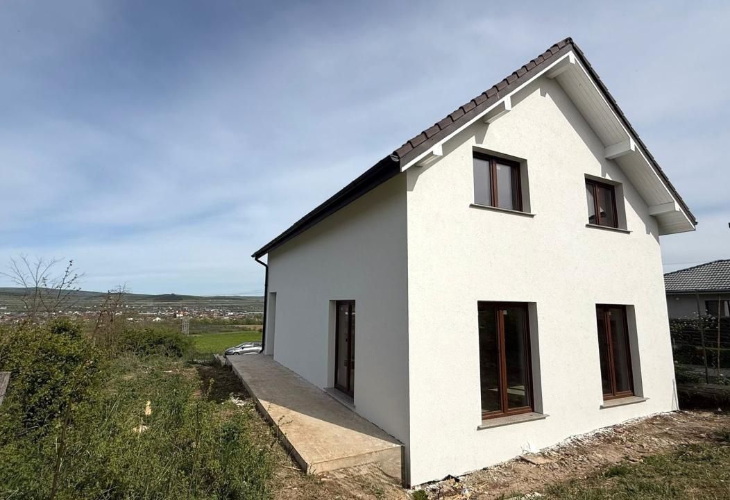 Casă cu 4 camere de vânzare în Jucu de Sus – fotografia 5 din 14