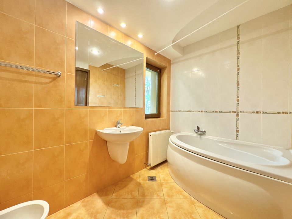 Casă cu 10 camere de vânzare în Central, Frumusani – fotografia 34 din 40