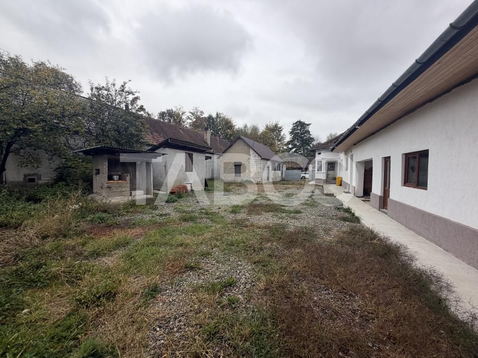 Casă cu 8 camere de vânzare în Gura Vaii – fotografia 13 din 16