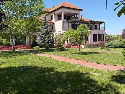 Casă cu 13 camere de vânzare în Exterior Est, Crevedia – fotografia 2 din 54