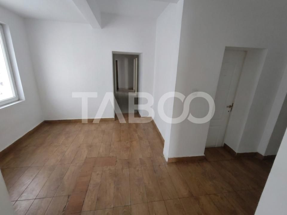 Spațiu comercial cu 3 camere de închiriat în Centrul Istoric, Sibiu – fotografia 3 din 5