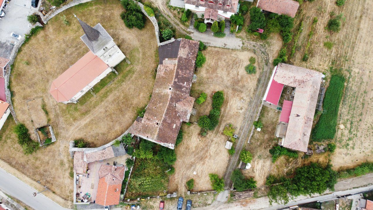 Casă cu 15 camere de vânzare în Central, Cricau – fotografia 9 din 15