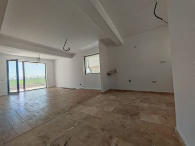 Casă cu 4 camere de vânzare în Nord, Tunari – fotografia 5 din 24