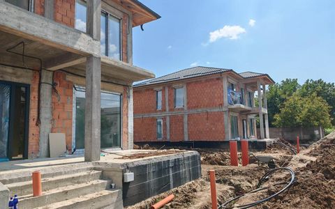 Casă cu 4 camere de vânzare în Nord, Tunari
