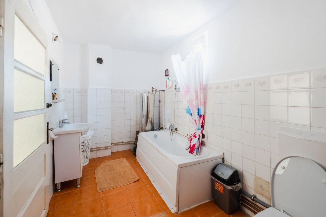 Casă cu 6 camere de vânzare în Jebel – fotografia 8 din 22