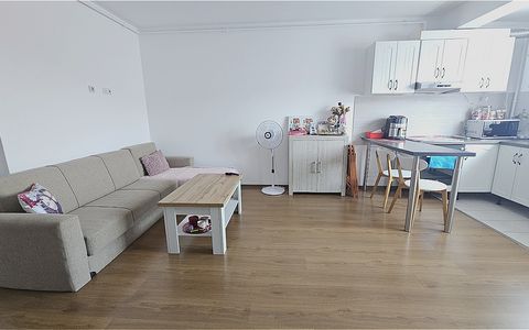 Apartament cu 2 camere de vânzare în Florești