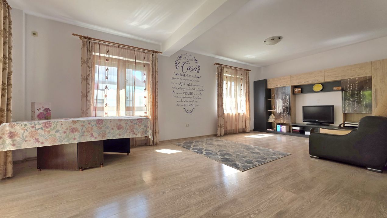 Casă cu 4 camere de vânzare în Lazu – fotografia 3 din 26