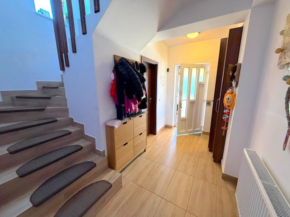 Casă cu 4 camere de vânzare în Central, Berceni – fotografia 11 din 44
