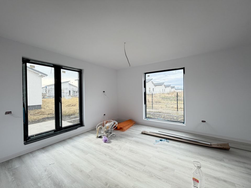 Casă cu 4 camere de vânzare în Sânpetru – fotografia 25 din 33